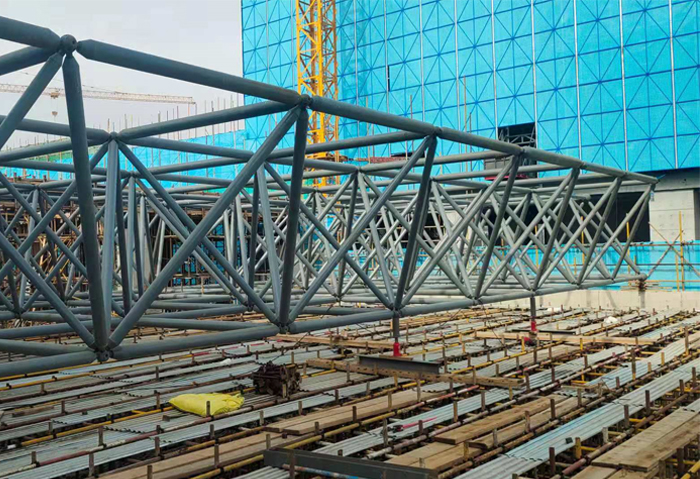 扎兰屯高铁东总部基地2号楼网架